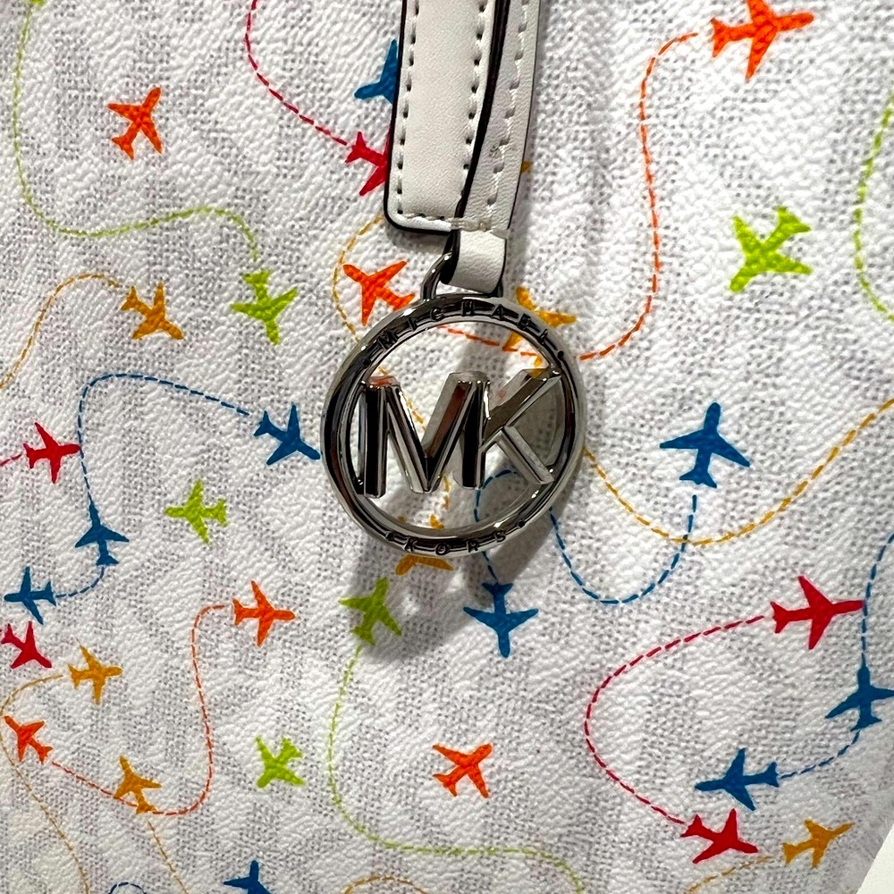 NEW! Michael Kors Jet Set Medium Carryall Tote Bag White/ Airplanes LAST ONE - Picture 4 of 9